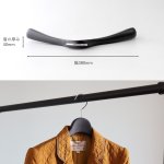 画像7: 【1本】レディース向け木製ジャケットハンガー38cm　艶消しブラック　 (7)