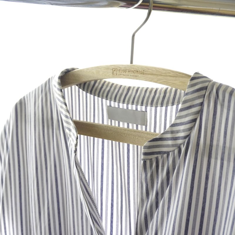 画像3: 九州の楠で作ったかさばらない薄型レディースフラットハンガー38cm (3)