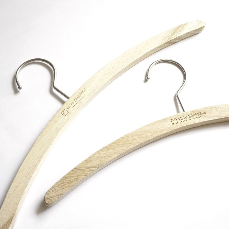画像5: 九州の楠で作ったくすのき三日月ハンガー女性に最適な38cm (5)