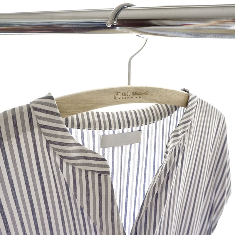 画像3: 九州の楠で作ったくすのき三日月ハンガー女性に最適な38cm (3)